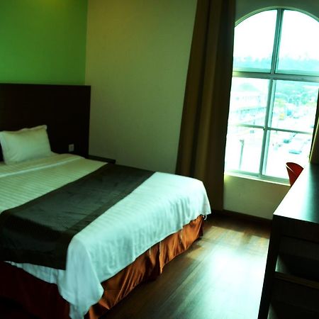 קוטה קינבלו Lintas Plaza Hotel מראה חיצוני תמונה