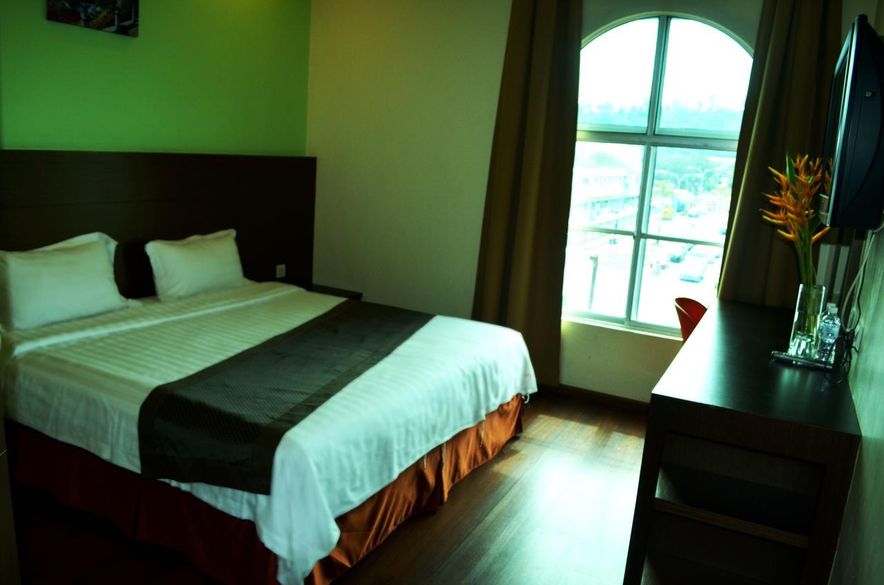 קוטה קינבלו Lintas Plaza Hotel מראה חיצוני תמונה