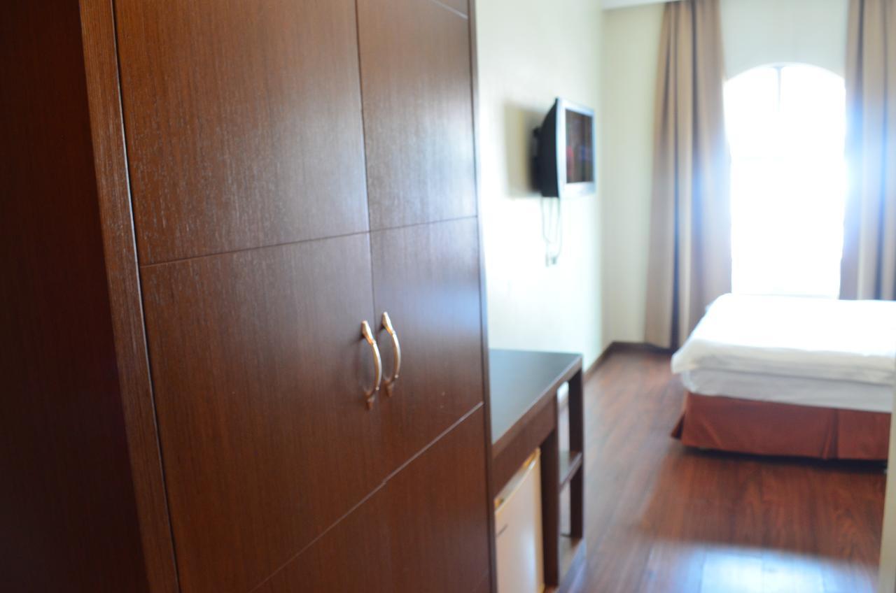 קוטה קינבלו Lintas Plaza Hotel מראה חיצוני תמונה